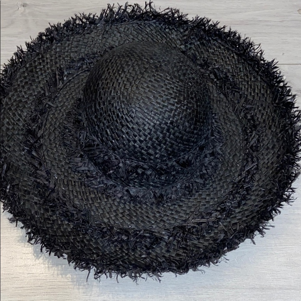 Black straw sun hat
